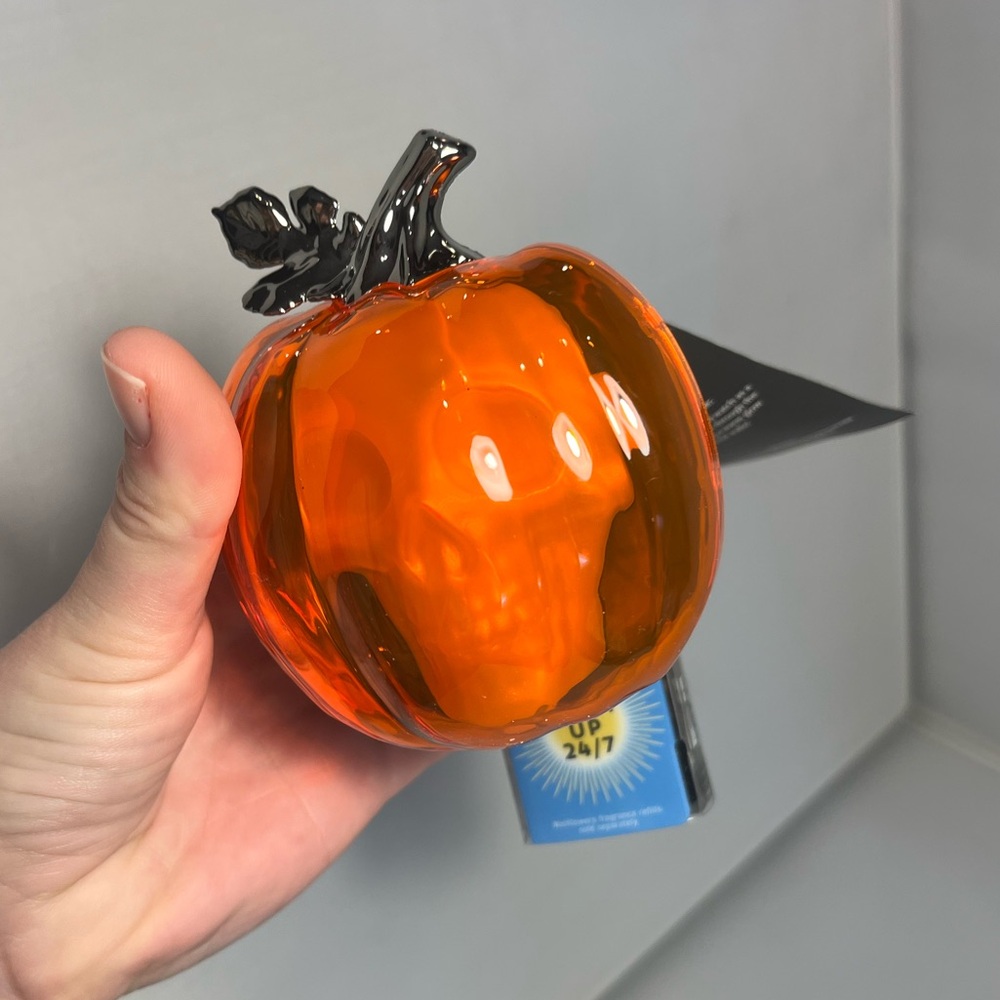 PUMPKIN SKULL Light Up Wallflower Plug Bath & Body Works Skeleton Halloween NWT